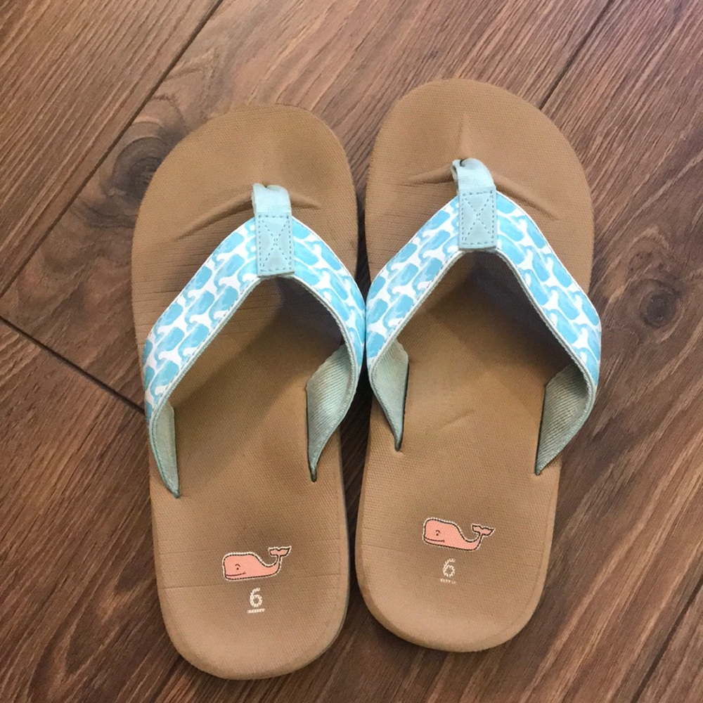 Vineyard vines flip flops